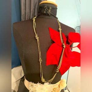 Woman’s thin necklace